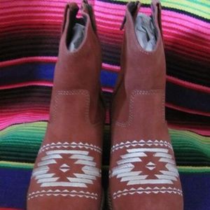 MUSSE & CLOUD Ladies  Genuine Leather Aztec Print